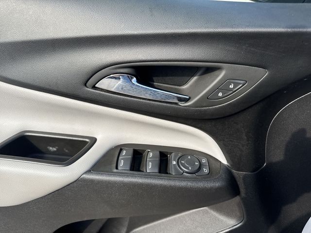 Chevrolet Equinox Vehicle Full-screen Gallery Image 22