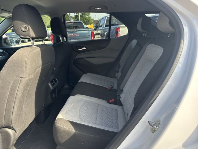 Chevrolet Equinox Vehicle Full-screen Gallery Image 23