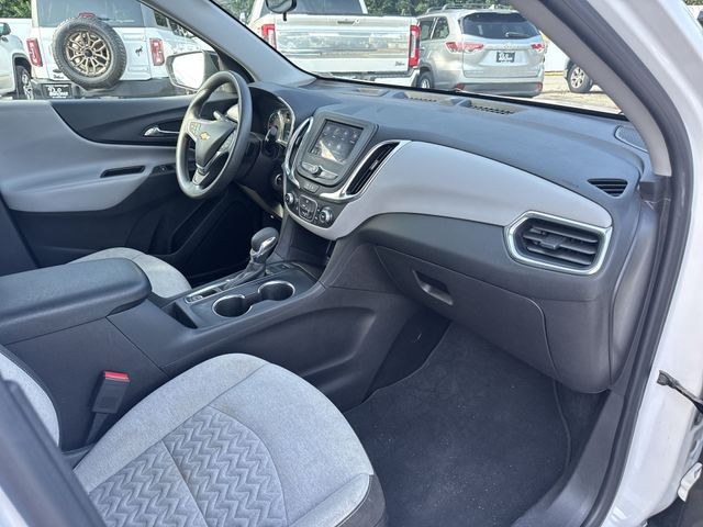 Chevrolet Equinox Vehicle Full-screen Gallery Image 27