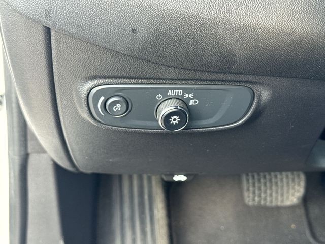 Chevrolet Equinox Vehicle Full-screen Gallery Image 33
