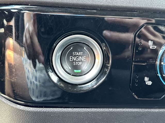 GMC Sierra 1500 Vehicle Full-screen Gallery Image 21