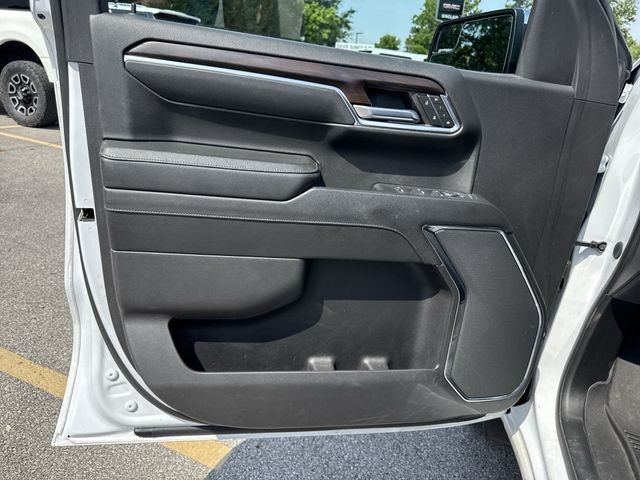 GMC Sierra 1500 Vehicle Full-screen Gallery Image 26