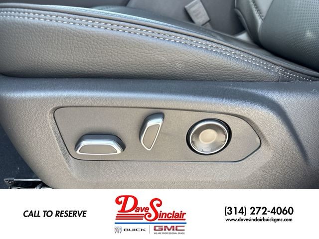 GMC Sierra 1500 Vehicle Full-screen Gallery Image 12