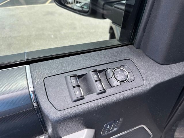 Ford F-150 Vehicle Full-screen Gallery Image 20
