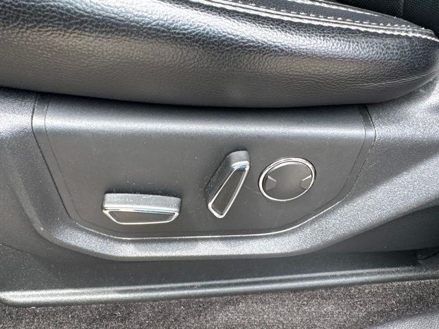 Ford F-150 Vehicle Full-screen Gallery Image 22