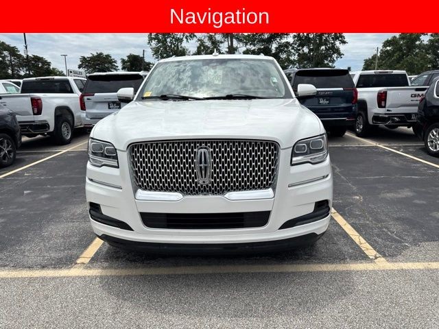Lincoln Navigator L Vehicle Full-screen Gallery Image 05