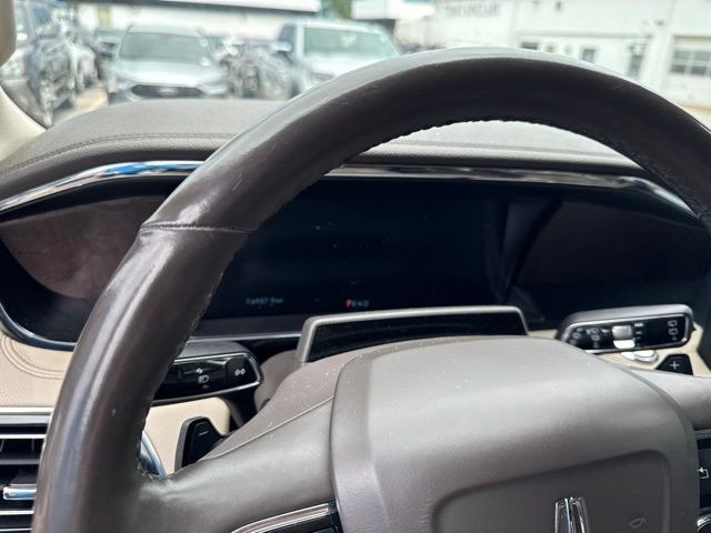 Lincoln Navigator L Vehicle Full-screen Gallery Image 18