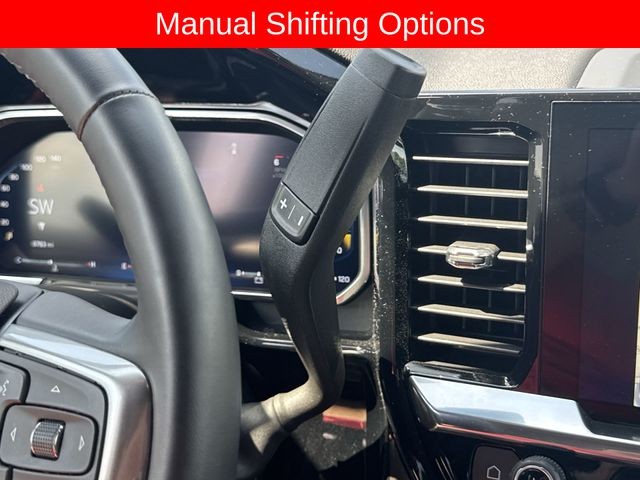 Chevrolet Silverado 1500 Vehicle Full-screen Gallery Image 16