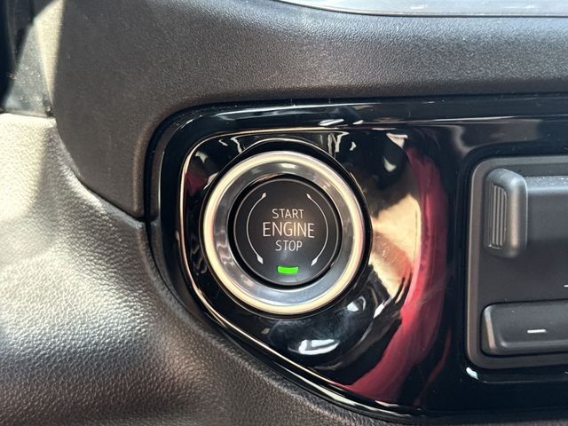 Chevrolet Silverado 1500 Vehicle Full-screen Gallery Image 17