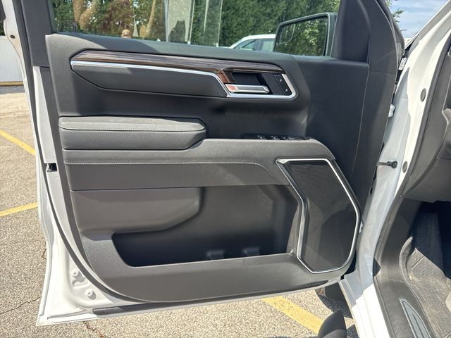 Chevrolet Silverado 1500 Vehicle Full-screen Gallery Image 23
