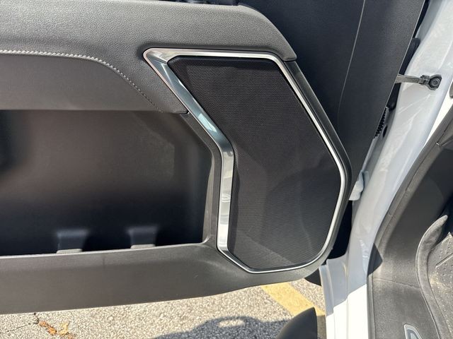 Chevrolet Silverado 1500 Vehicle Full-screen Gallery Image 25