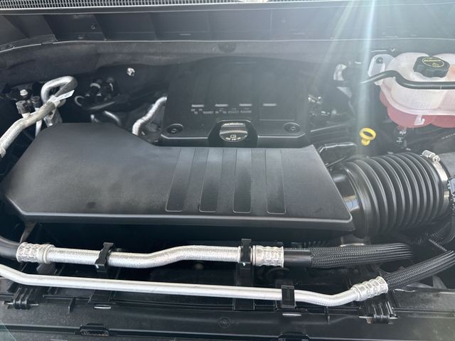 Chevrolet Silverado 1500 Vehicle Full-screen Gallery Image 31
