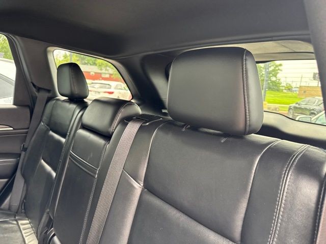 Jeep Grand Cherokee Vehicle Full-screen Gallery Image 15