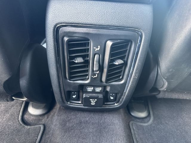 Jeep Grand Cherokee Vehicle Full-screen Gallery Image 26