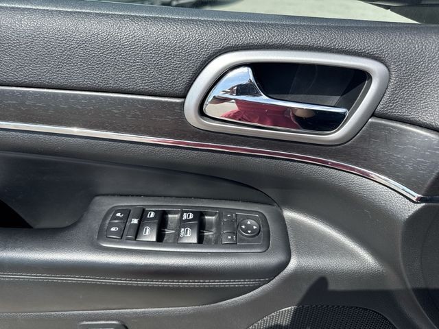 Jeep Grand Cherokee Vehicle Full-screen Gallery Image 28