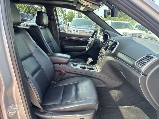 Jeep Grand Cherokee Vehicle Full-screen Gallery Image 32