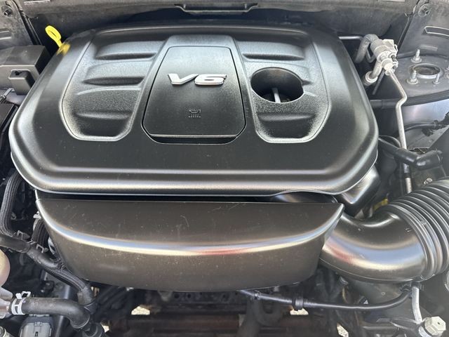 Jeep Grand Cherokee Vehicle Full-screen Gallery Image 34