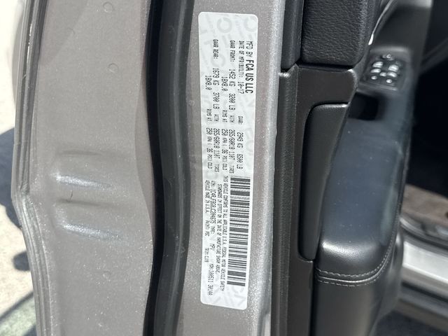 Jeep Grand Cherokee Vehicle Full-screen Gallery Image 38