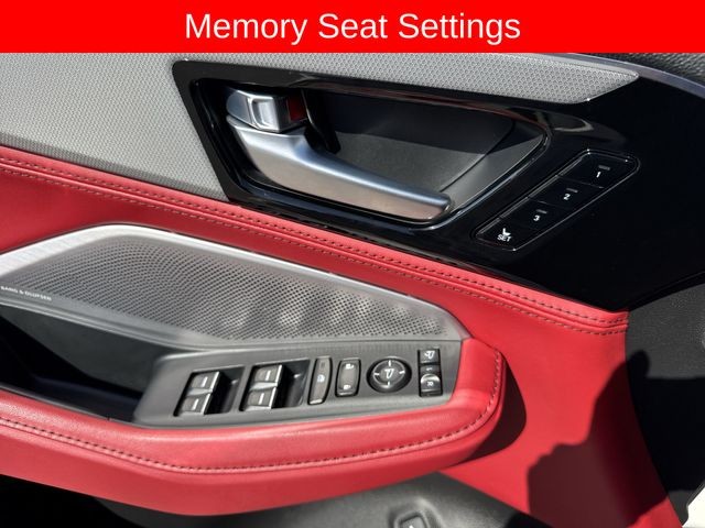 Acura MDX Vehicle Full-screen Gallery Image 24