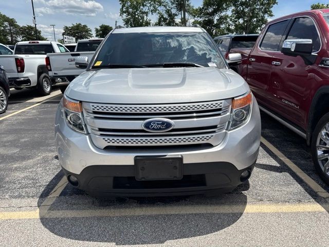 Ford Explorer Vehicle Full-screen Gallery Image 03
