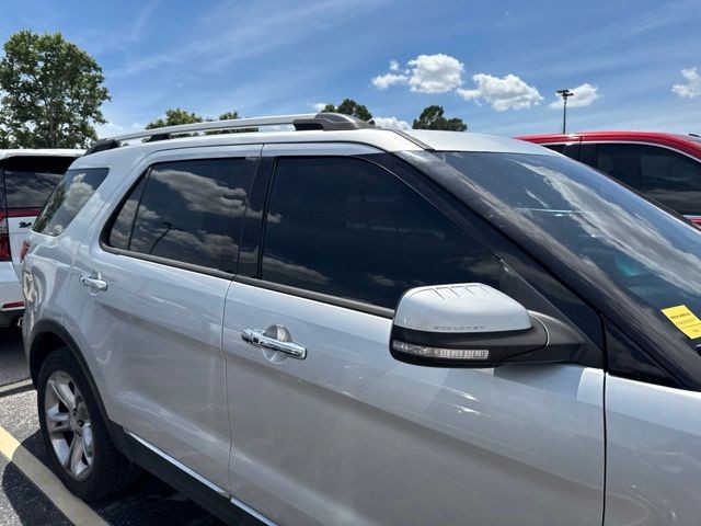 Ford Explorer Vehicle Full-screen Gallery Image 10