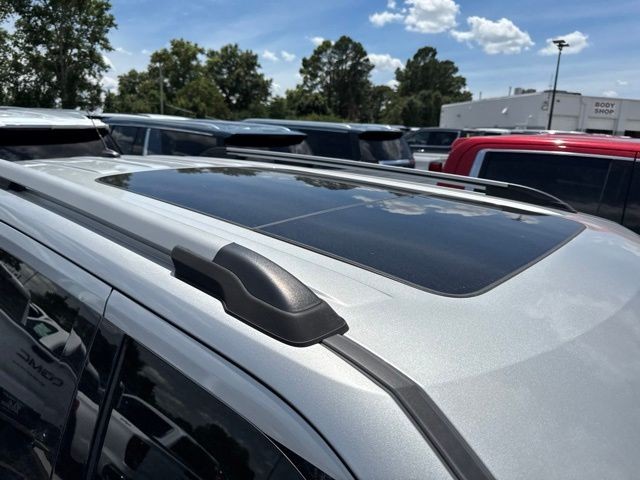 Ford Explorer Vehicle Full-screen Gallery Image 11