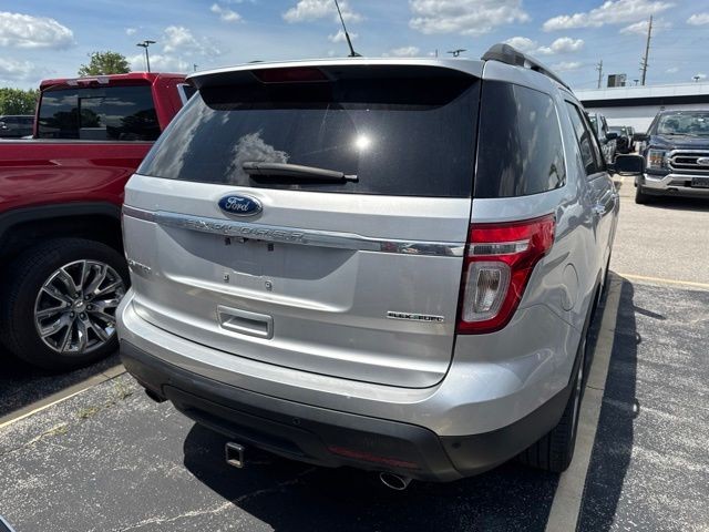 Ford Explorer Vehicle Full-screen Gallery Image 13