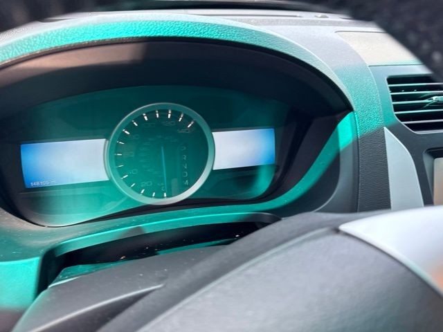 Ford Explorer Vehicle Full-screen Gallery Image 15