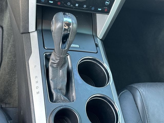 Ford Explorer Vehicle Full-screen Gallery Image 19