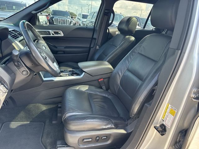 Ford Explorer Vehicle Full-screen Gallery Image 23