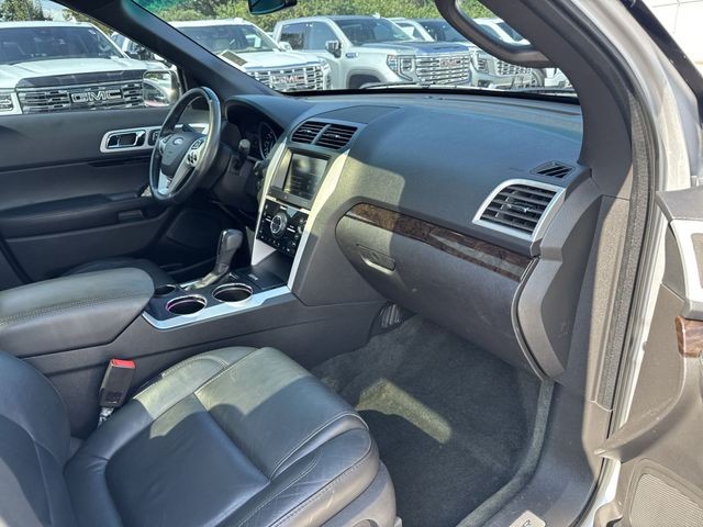 Ford Explorer Vehicle Full-screen Gallery Image 32