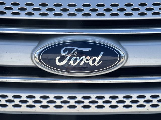 Ford Explorer Vehicle Full-screen Gallery Image 34