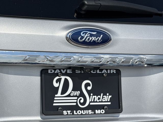 Ford Explorer Vehicle Full-screen Gallery Image 35