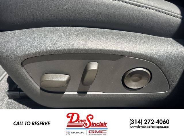 GMC Acadia Vehicle Full-screen Gallery Image 12