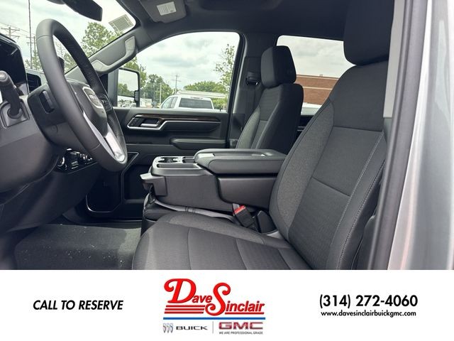GMC Sierra 2500HD Vehicle Full-screen Gallery Image 11