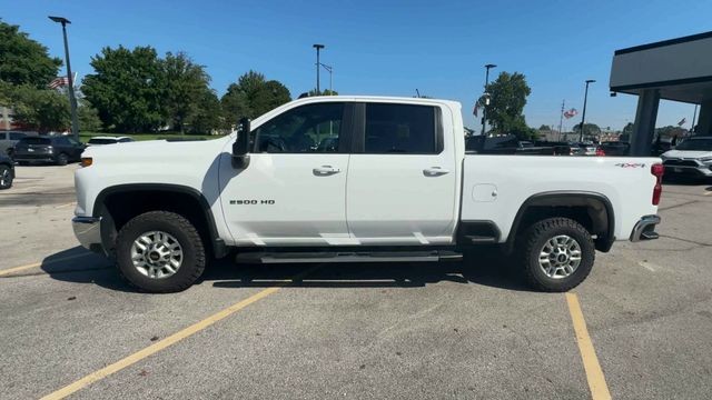Chevrolet Silverado 2500HD Vehicle Full-screen Gallery Image 05