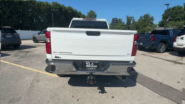 Chevrolet Silverado 2500HD Vehicle Full-screen Gallery Image 07
