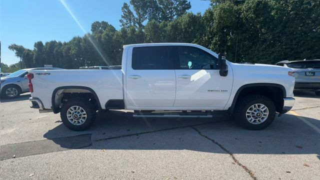 Chevrolet Silverado 2500HD Vehicle Full-screen Gallery Image 09