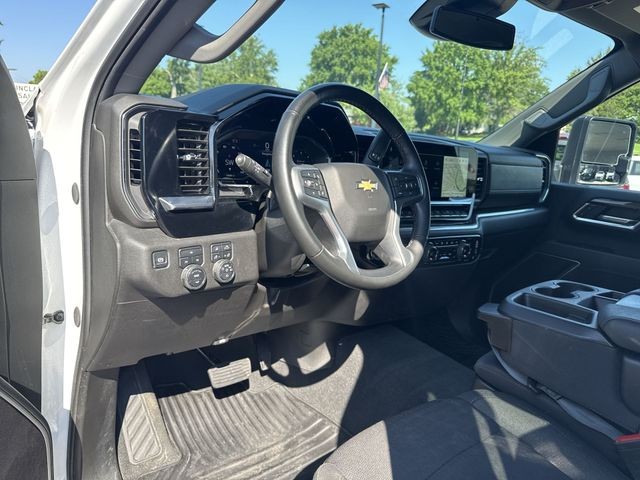 Chevrolet Silverado 2500HD Vehicle Full-screen Gallery Image 10