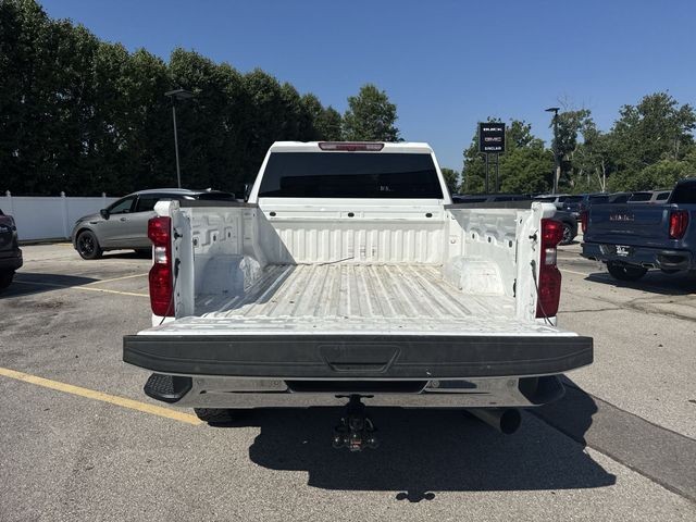 Chevrolet Silverado 2500HD Vehicle Full-screen Gallery Image 25