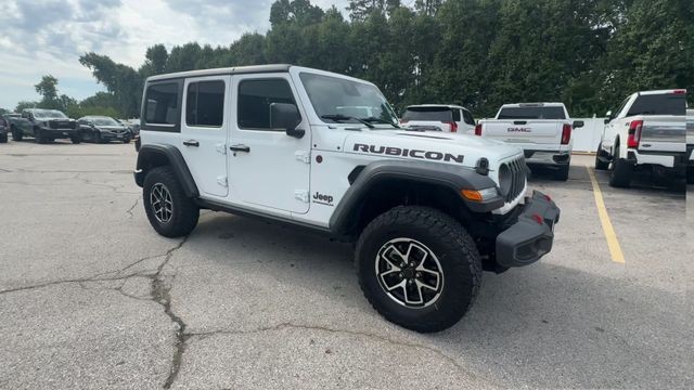 Jeep Wrangler Vehicle Full-screen Gallery Image 02