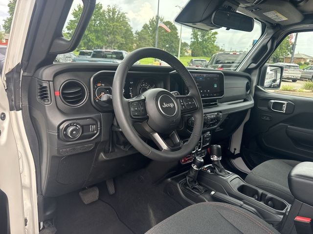 Jeep Wrangler Vehicle Full-screen Gallery Image 13