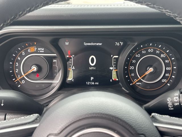 Jeep Wrangler Vehicle Full-screen Gallery Image 15