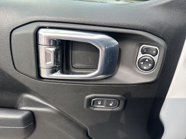 Jeep Wrangler Vehicle Full-screen Gallery Image 27