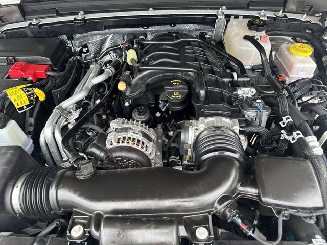 Jeep Wrangler Vehicle Full-screen Gallery Image 33