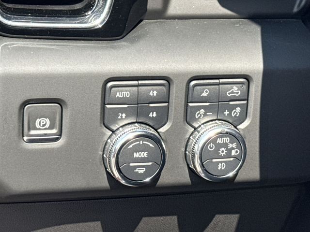 GMC Sierra 1500 Vehicle Full-screen Gallery Image 40