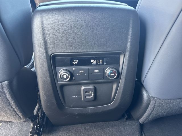 Buick Enclave Vehicle Full-screen Gallery Image 20