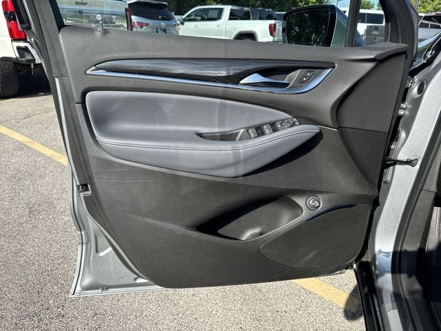 Buick Enclave Vehicle Full-screen Gallery Image 21