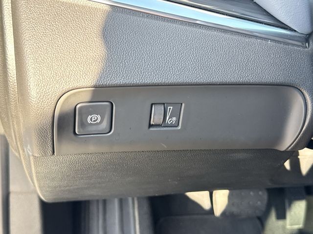 Buick Enclave Vehicle Full-screen Gallery Image 33