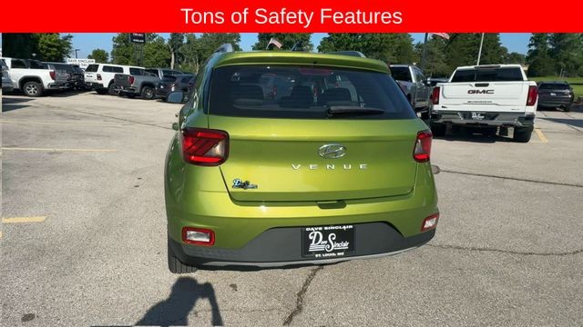 Hyundai Venue Vehicle Full-screen Gallery Image 09